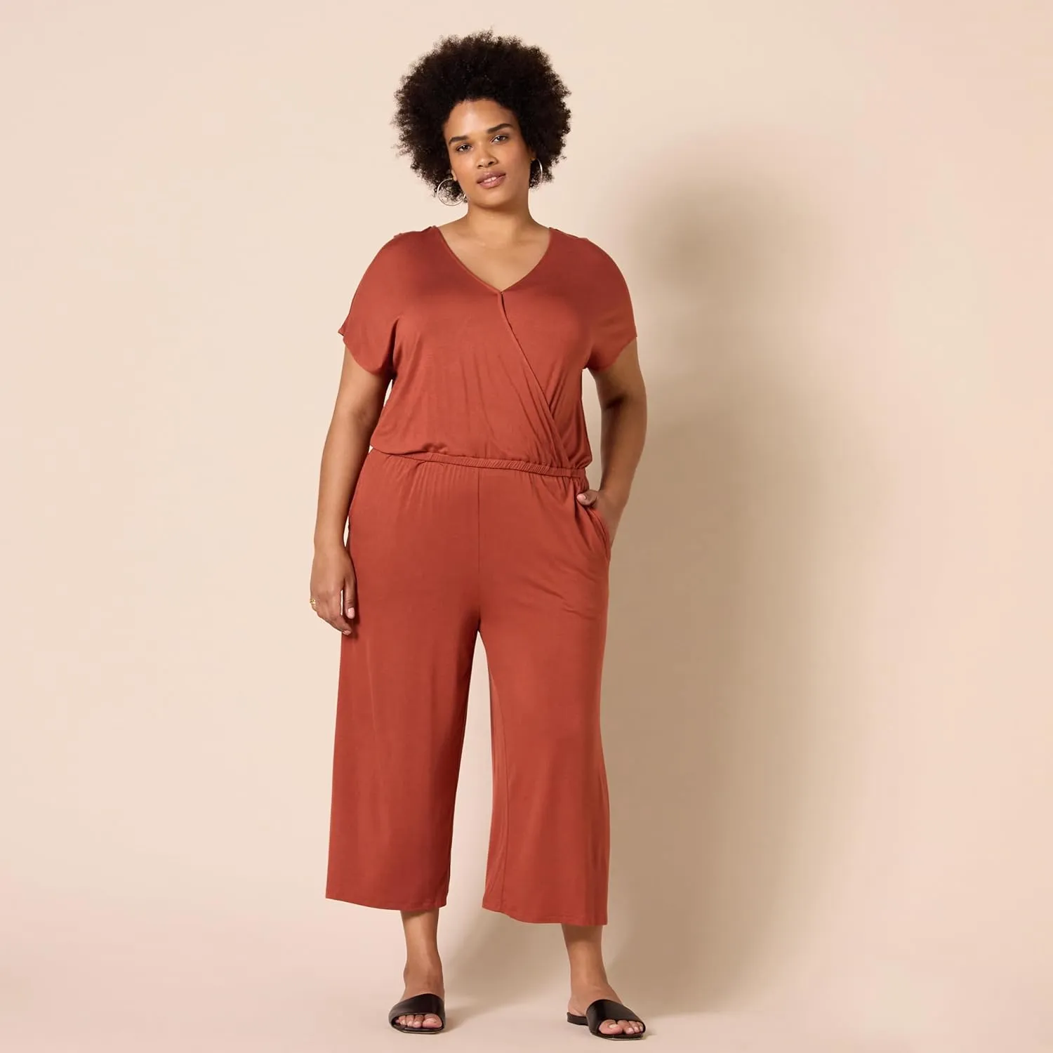 Amazon Essentials Women's Short-Sleeve Surplice Cropped Wide-Leg Jumpsuit