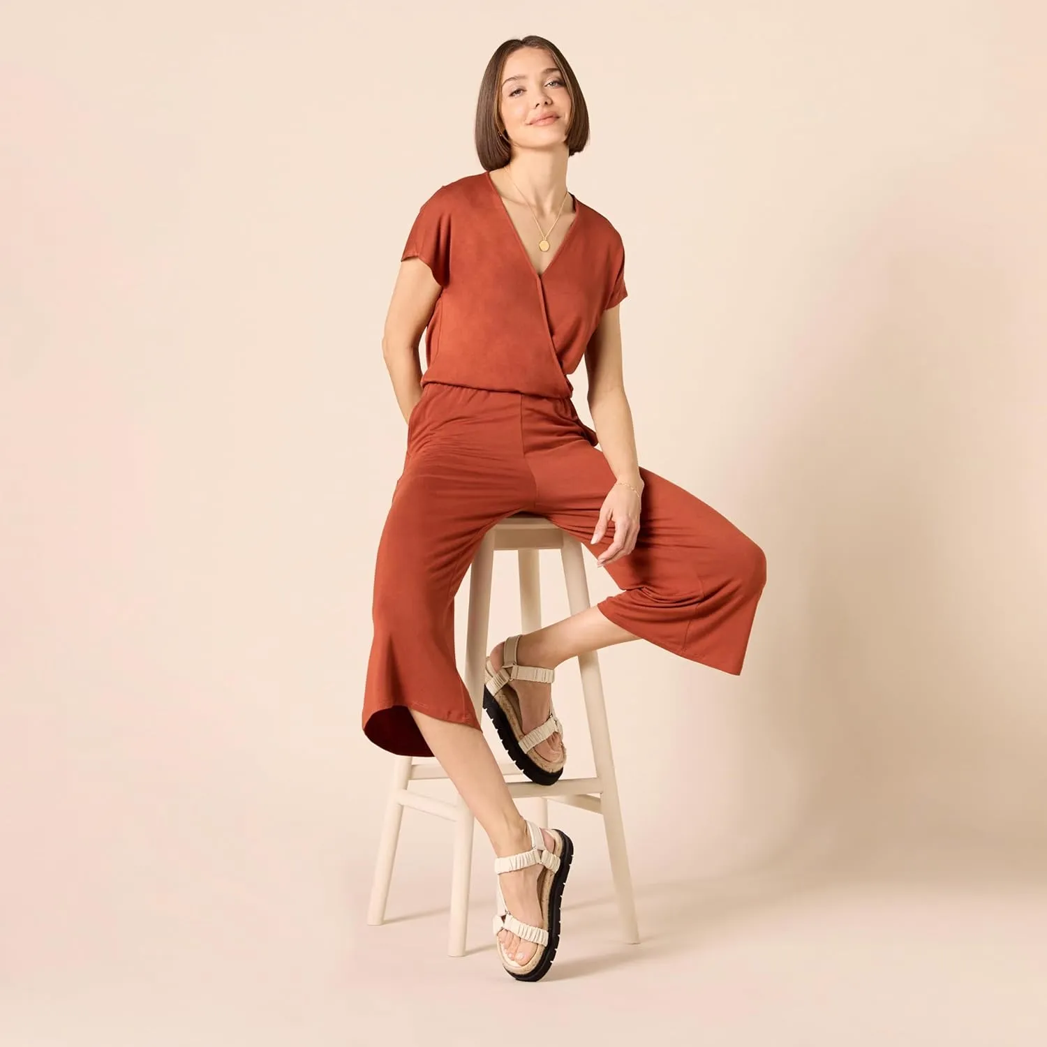 Amazon Essentials Women's Short-Sleeve Surplice Cropped Wide-Leg Jumpsuit