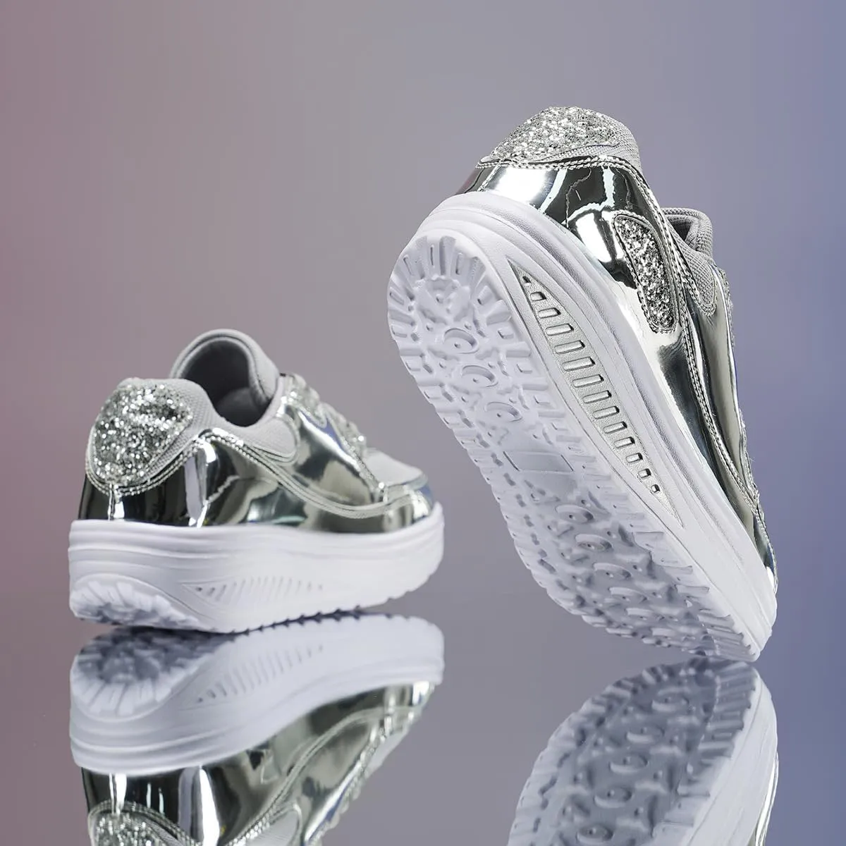Breathable Mesh Glitter Gold Silver Low Top Sneakers Stylish Lightweight Round Toe Walking Shoes for Men Commuting Travel Fitness Couples Wear Idea