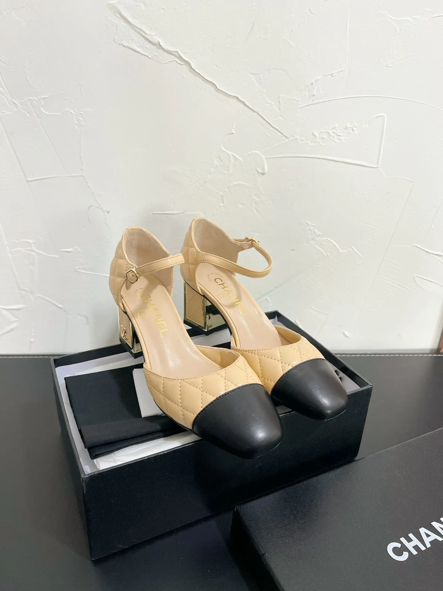 CC Mary Janes 55mm In Beige Mix Black Quilted Lambskin  949764
