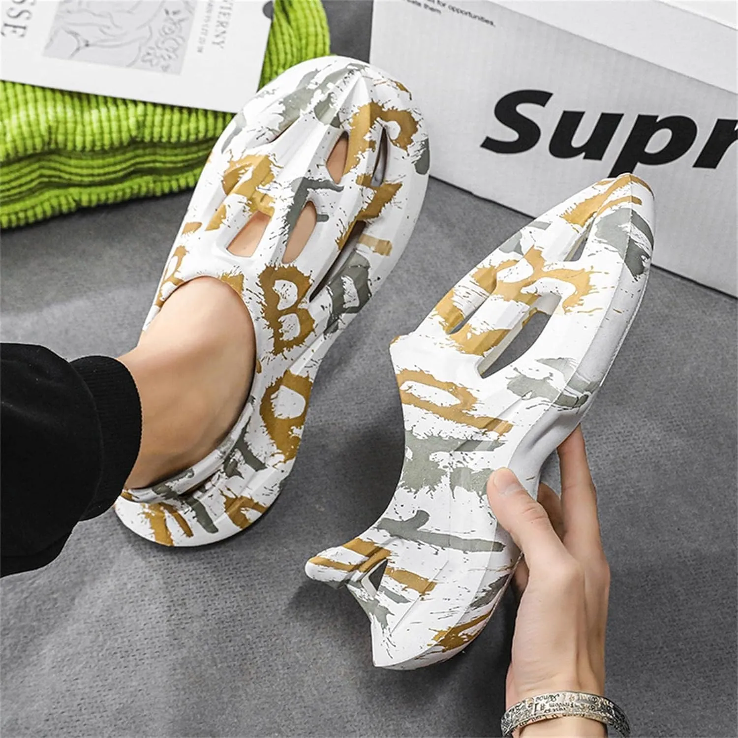 Foam Runners for Men Non-Slip Quick-Drying Outdoor Pillows Shoes Slip-On Soft Beach Sandals Walking Breathable Couple Sneakers Fashion Thick Slippers