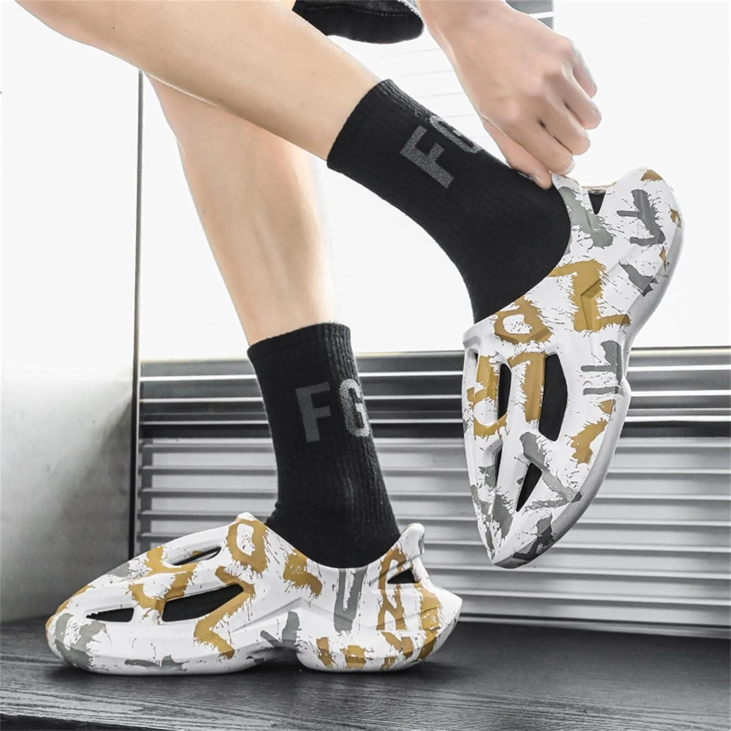 Foam Runners for Men Non-Slip Quick-Drying Outdoor Pillows Shoes Slip-On Soft Beach Sandals Walking Breathable Couple Sneakers Fashion Thick Slippers