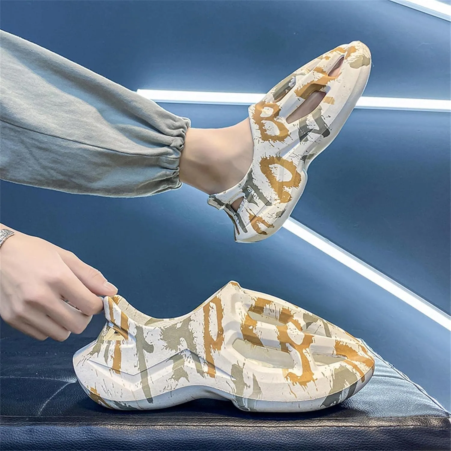 Foam Runners for Men Non-Slip Quick-Drying Outdoor Pillows Shoes Slip-On Soft Beach Sandals Walking Breathable Couple Sneakers Fashion Thick Slippers