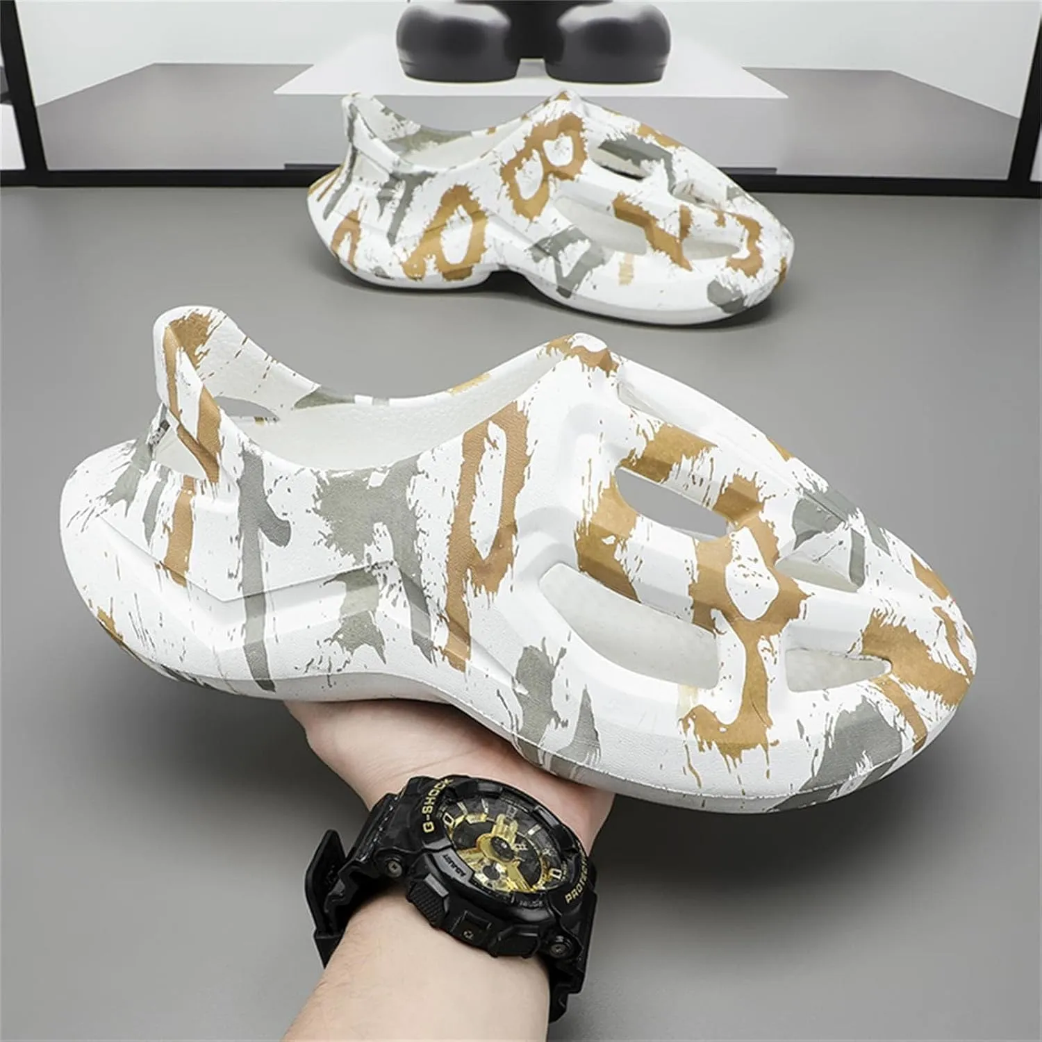 Foam Runners for Men Non-Slip Quick-Drying Outdoor Pillows Shoes Slip-On Soft Beach Sandals Walking Breathable Couple Sneakers Fashion Thick Slippers