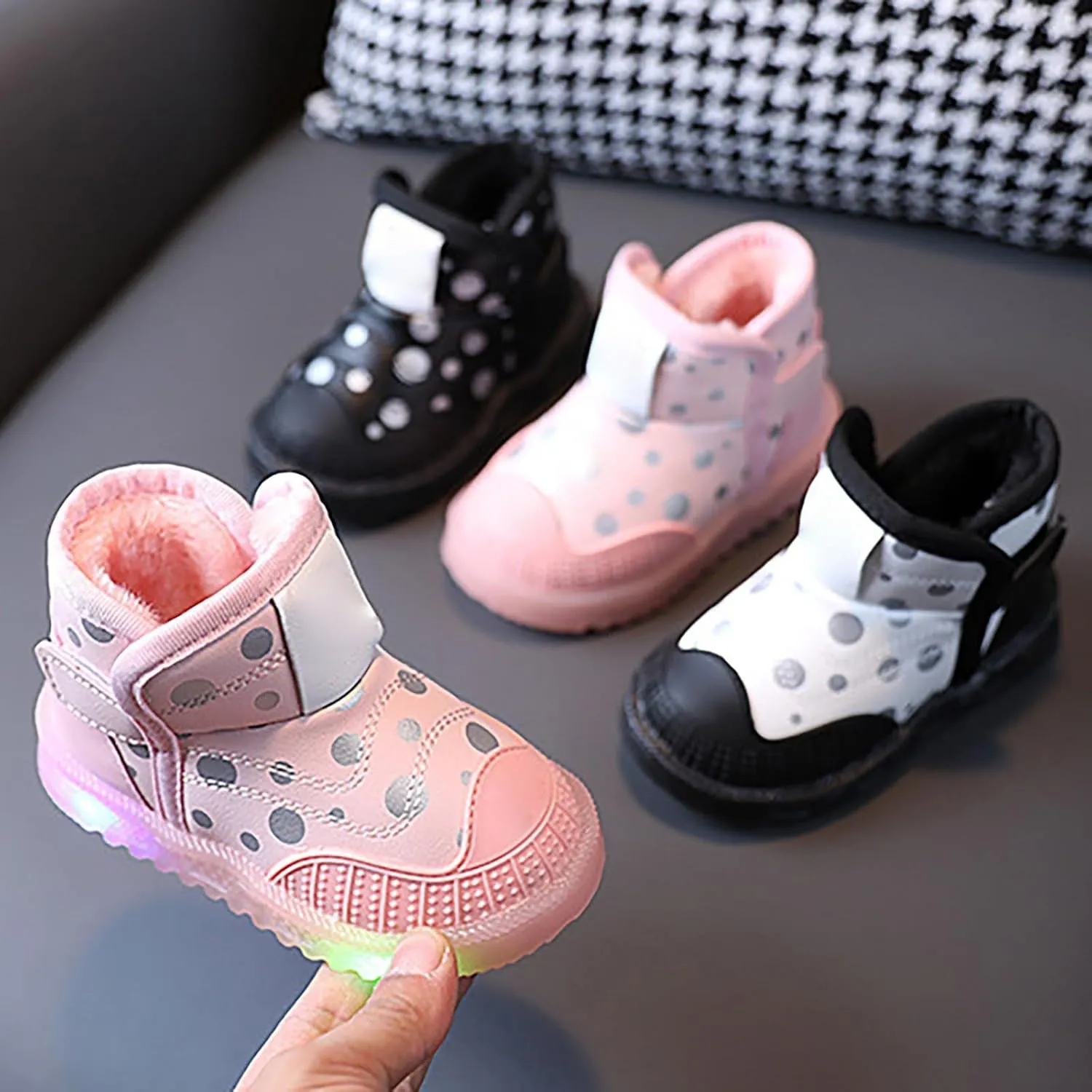 Infant Boys Girls Thicken High Top Luminous Sneakers Fleece Plush Soft Lightweight Glowing Trainer Light Up Shoes
