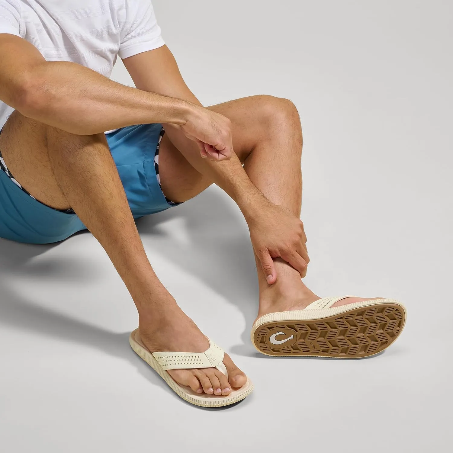 OLUKAI Ulele Men's Beach Sandals, Water Resistant Flip Flops, Arch Support & Comfort Fit, Lightweight & Durable, Enhanced Grip & Traction