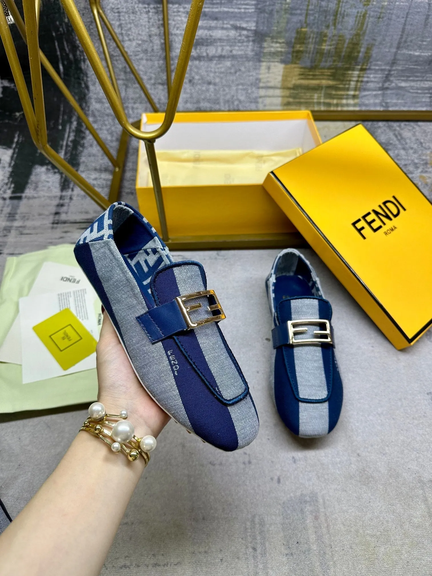 Record-breaking sale IN BAGUETTE GOLD FENDI CANVAS LOAFERS Top-rated HARDWARE AZURE FENDI BLUE