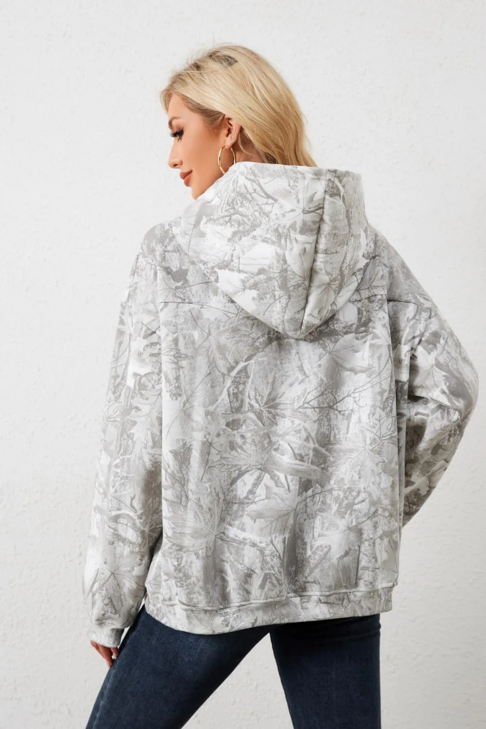 Women Camo Hoodies Maple Leaf Oversized Fleece Hooded Sweatshirt Loose Long Sleeve Pullover Top with Pocket Couple
