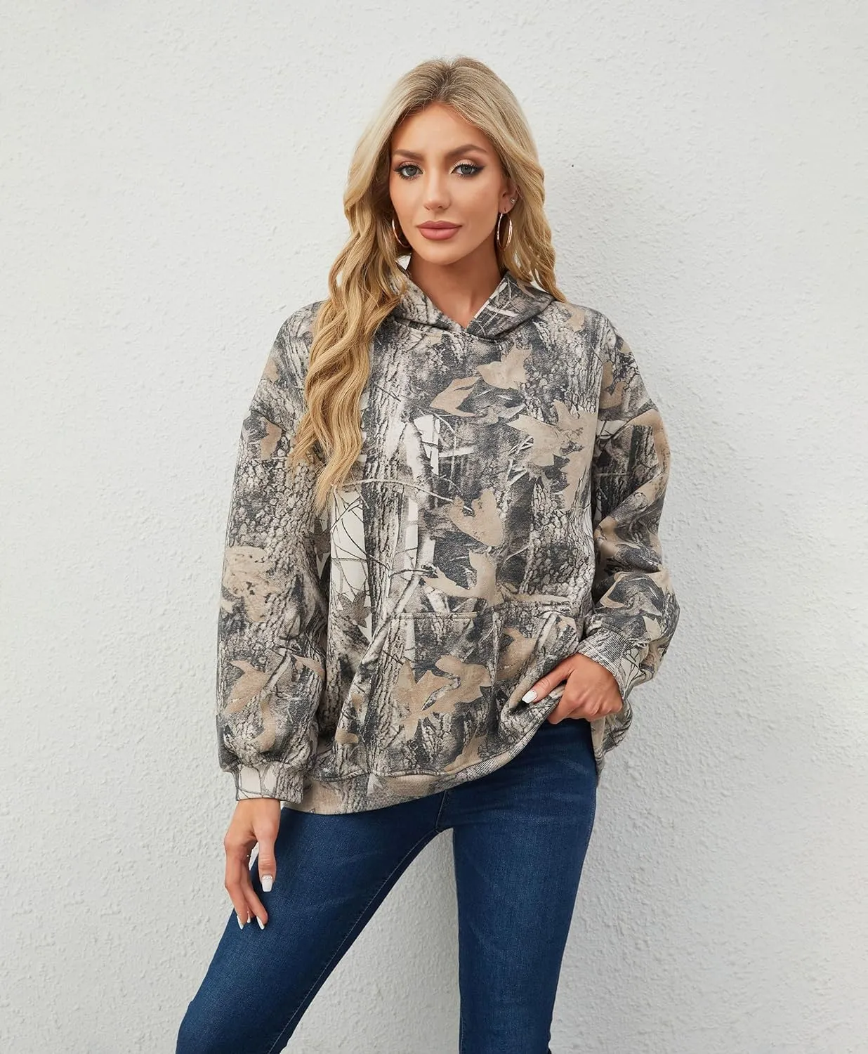 Women Camo Hoodies Maple Leaf Oversized Fleece Hooded Sweatshirt Loose Long Sleeve Pullover Top with Pocket Couple