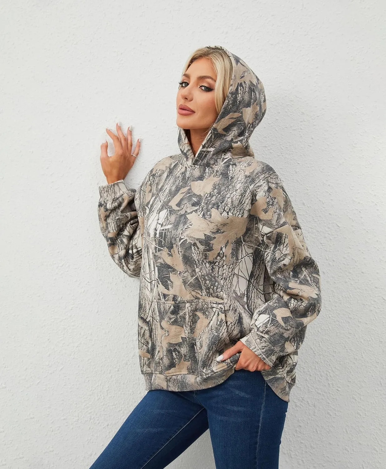 Women Camo Hoodies Maple Leaf Oversized Fleece Hooded Sweatshirt Loose Long Sleeve Pullover Top with Pocket Couple