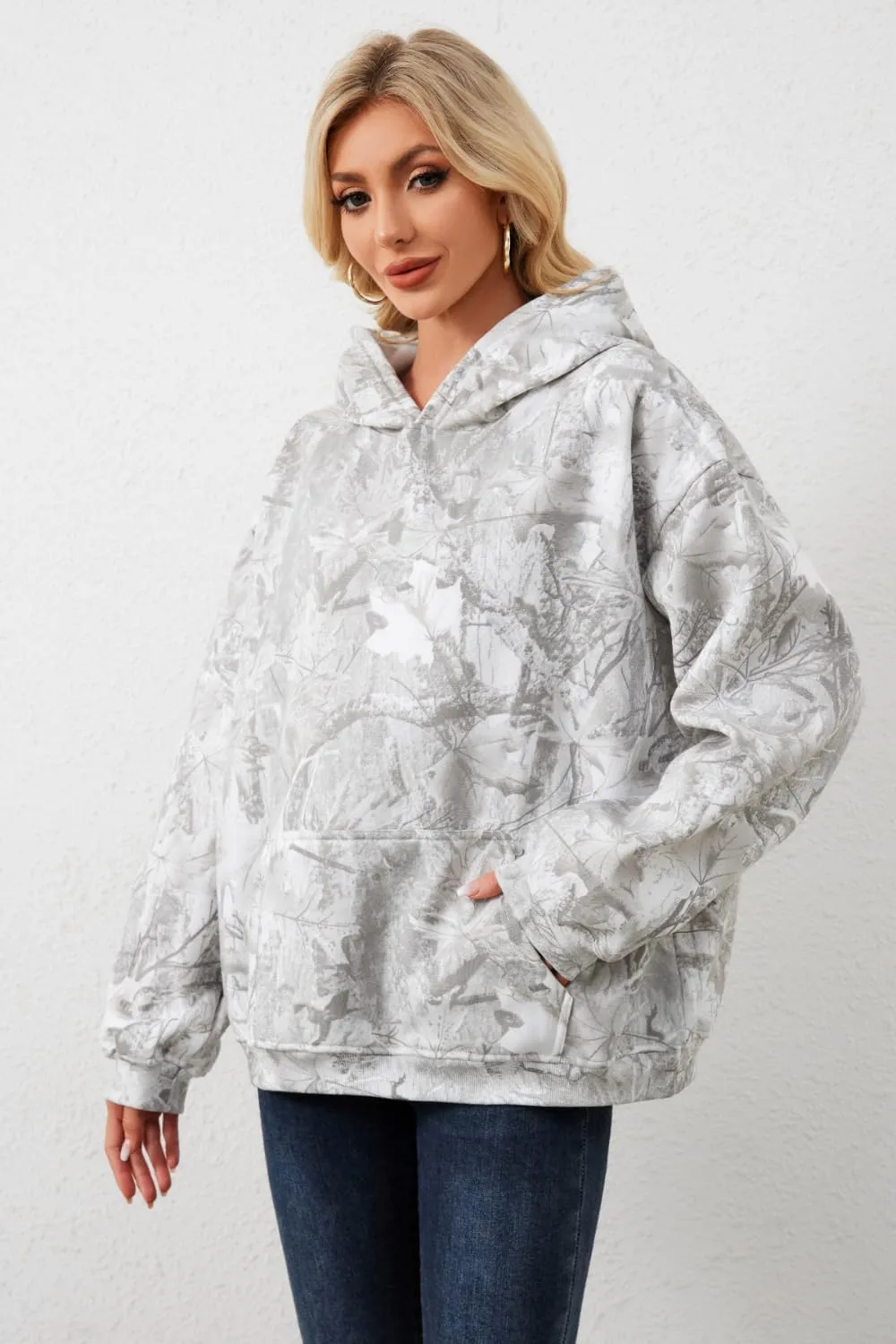 Women Camo Hoodies Maple Leaf Oversized Fleece Hooded Sweatshirt Loose Long Sleeve Pullover Top with Pocket Couple