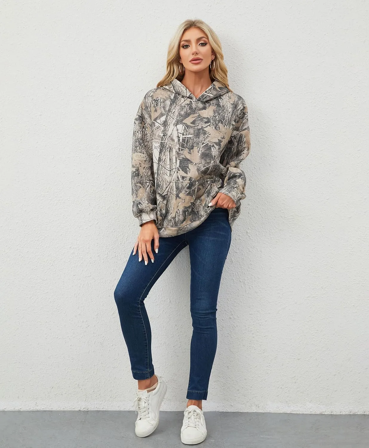 Women Camo Hoodies Maple Leaf Oversized Fleece Hooded Sweatshirt Loose Long Sleeve Pullover Top with Pocket Couple
