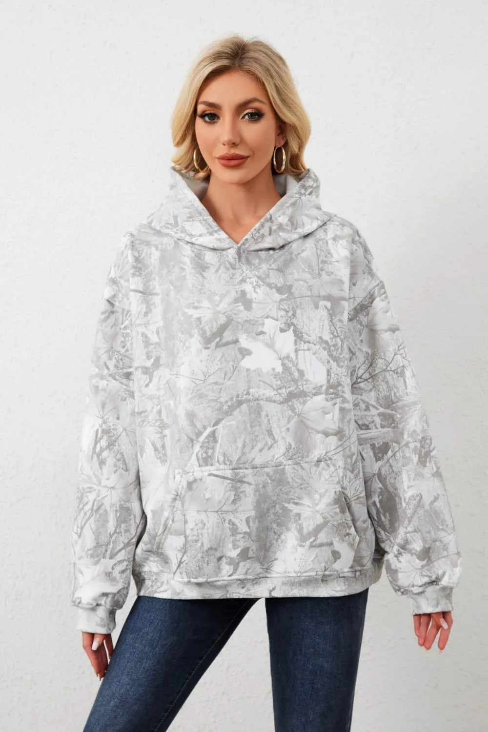 Women Camo Hoodies Maple Leaf Oversized Fleece Hooded Sweatshirt Loose Long Sleeve Pullover Top with Pocket Couple